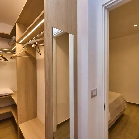 La Terra Di Mezzo 아파트호텔 4*